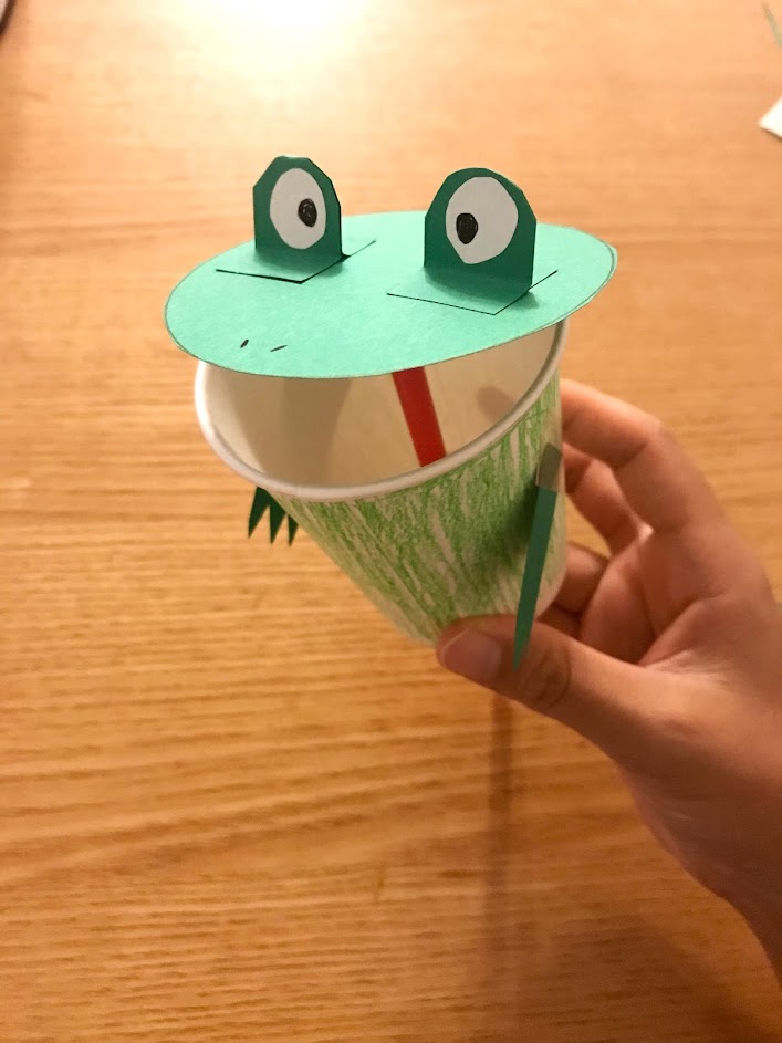 紙コップ工作で作ったカエル